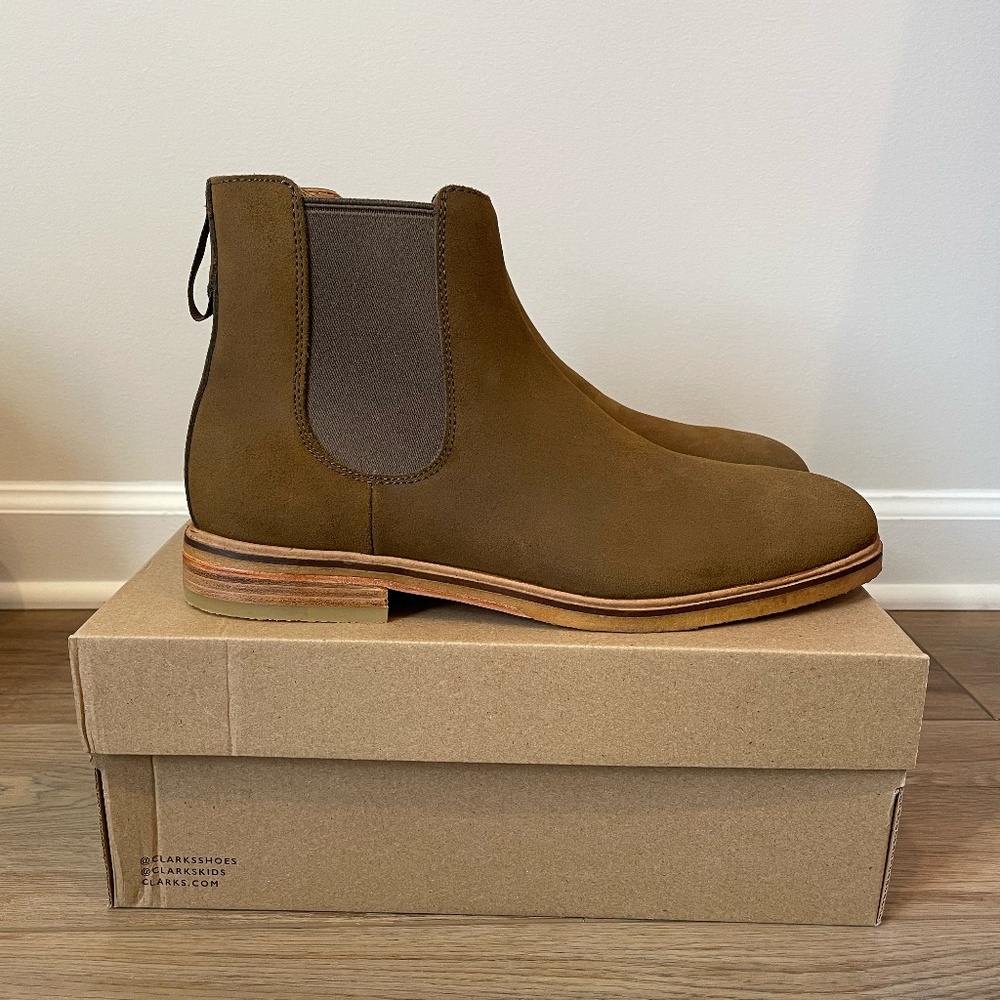 Clarks Men's Clarkdale Gobi Dark Olive Suede Stacked Heel Chelsea Boot